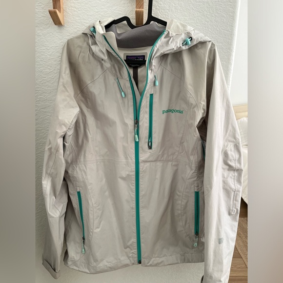 Patagonia Jackets & Blazers - Patagonia gray and teal raincoat/ rain shell